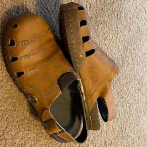 Dr. Marten’s fishermen sandals